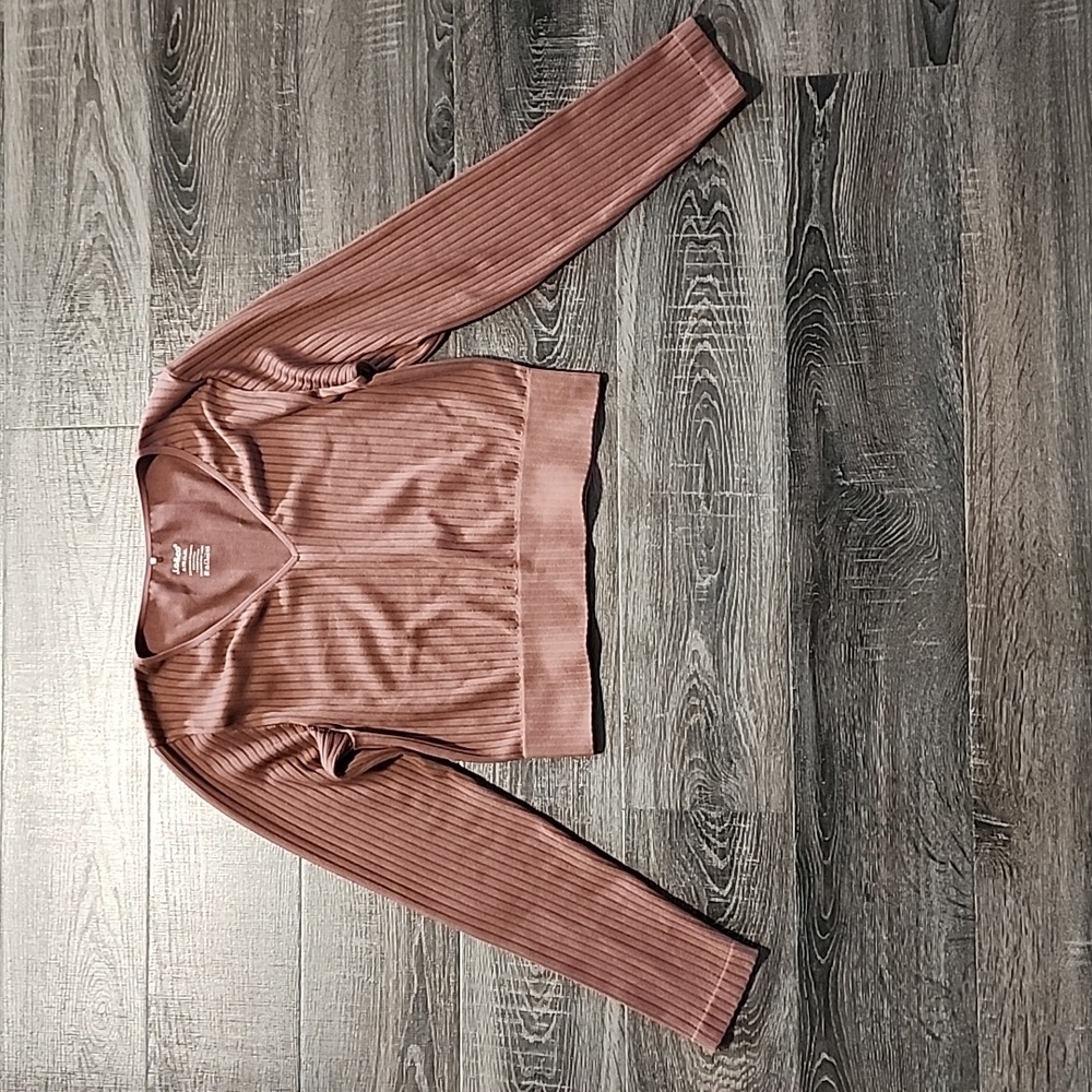 🦇 J.o&co V-Neck Rib Knit Top 🦇